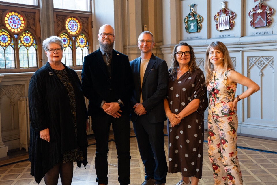 Illan esiintyjät Päivi Pahta, Tommi Jantunen, Teemu Roos, Maijaliisa Erkkola ja Annastiina Heikkilä Ritarihuoneella.